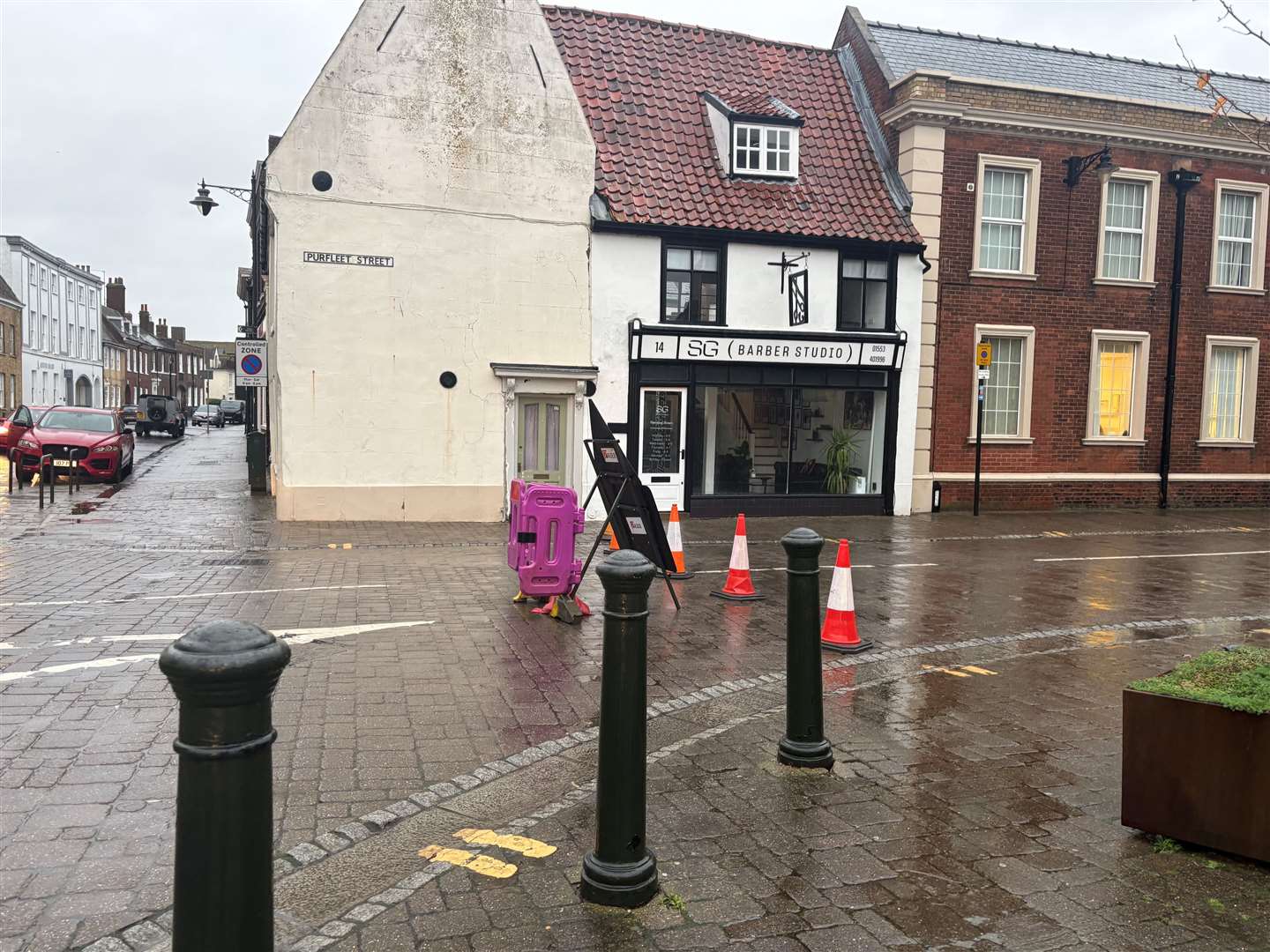 The road is closed from Purfleet Street